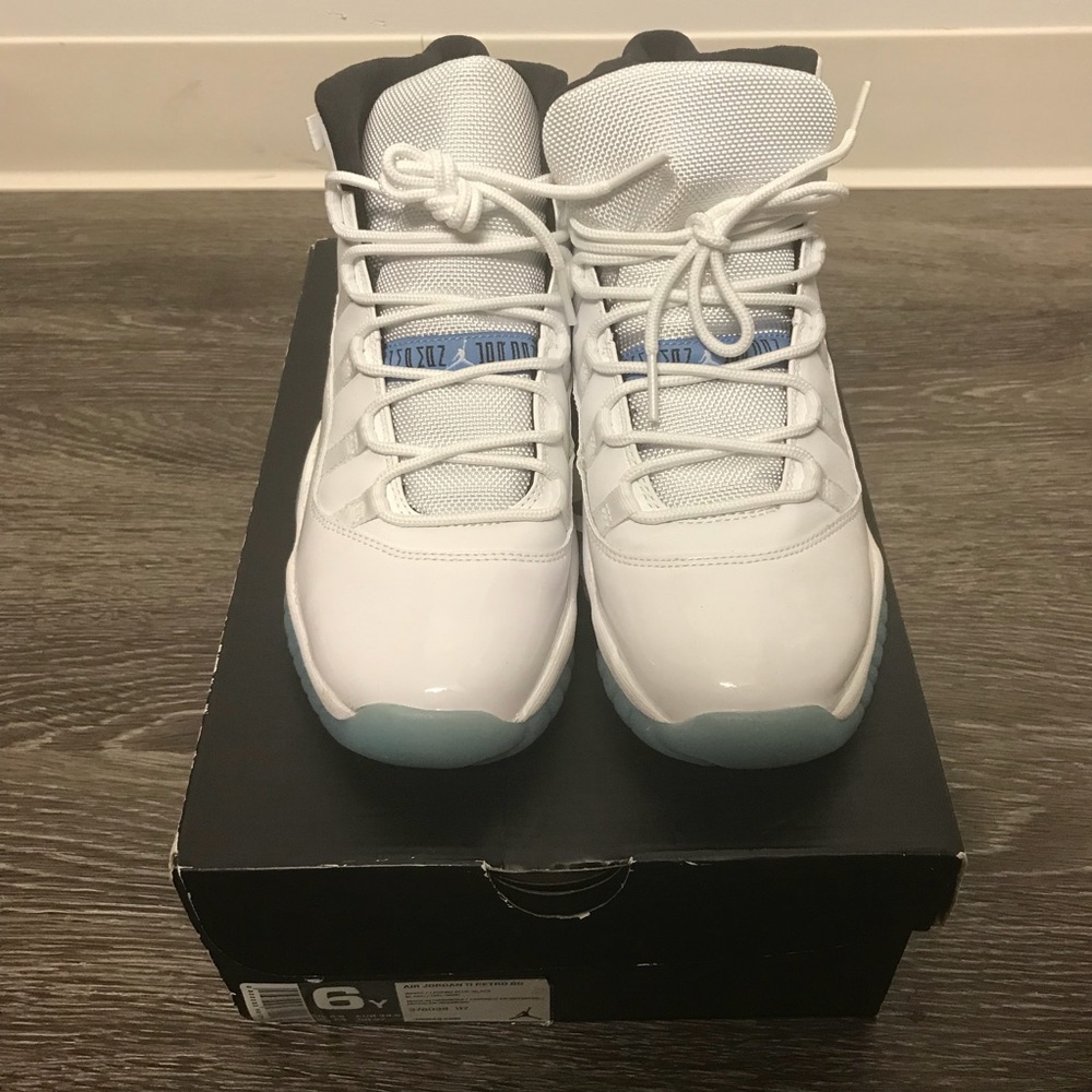 ******SOLD****.  Air Jordan Columbia 11s